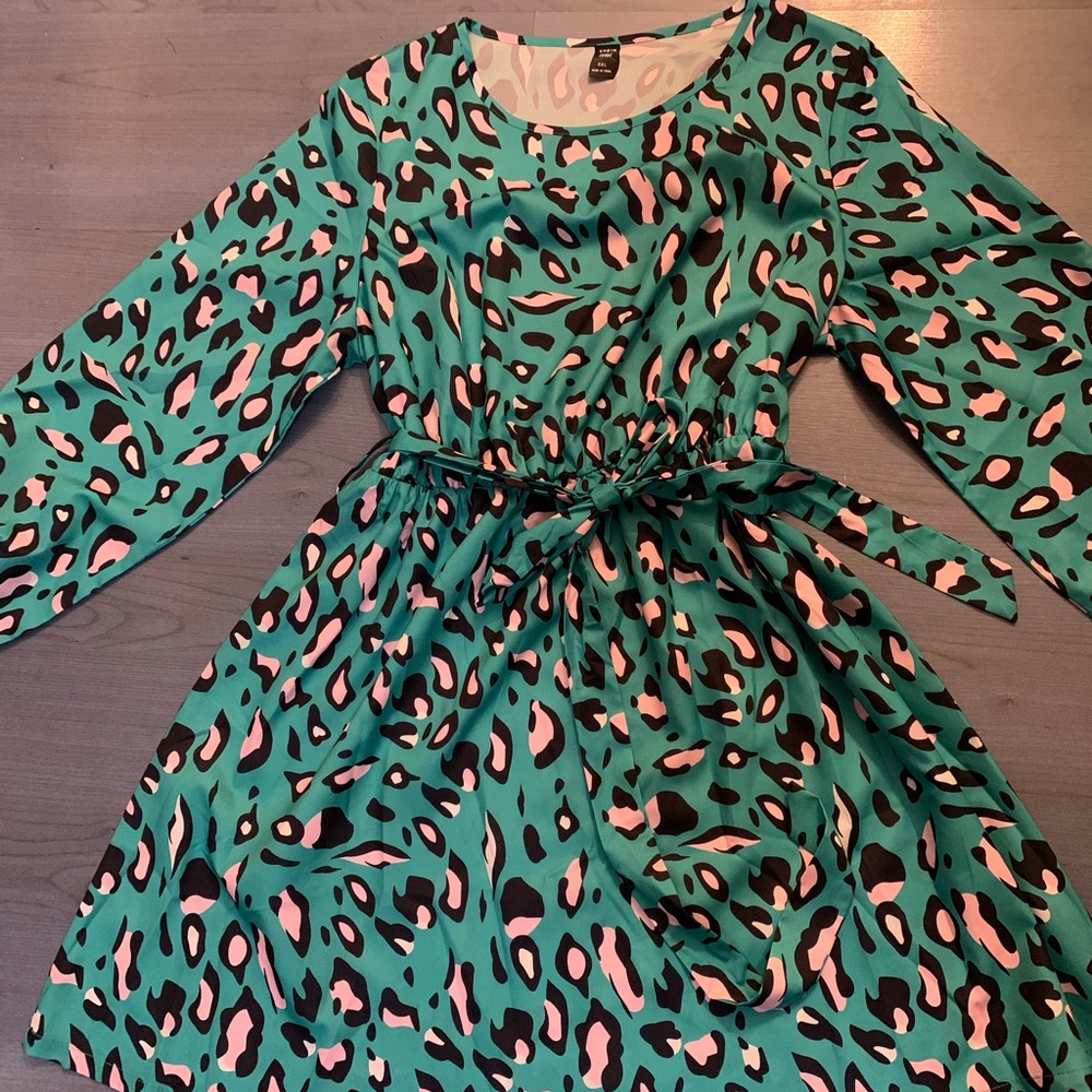 SHEIN Green and Black Leopard Print Long Sleeve Dress